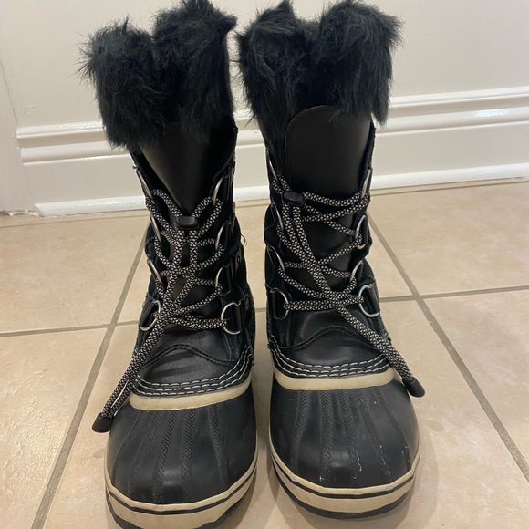 Girls Sorel Boots - Picture 2 of 3